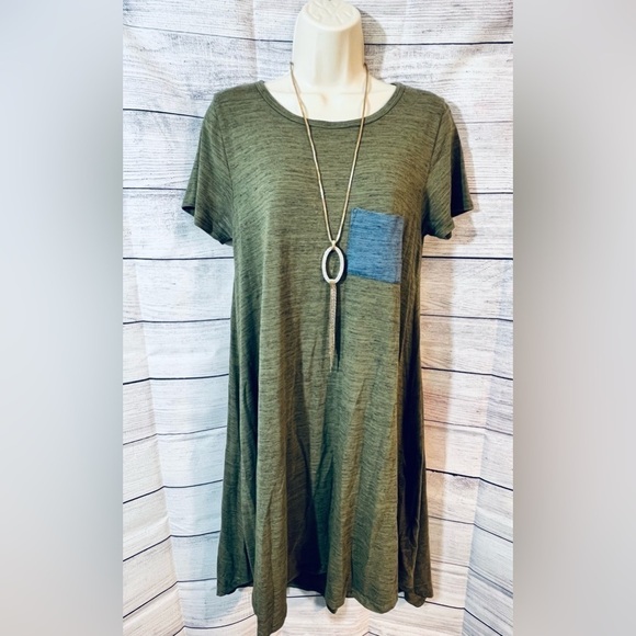 LuLaRoe Dresses & Skirts - LULAROE Carly High-Low Swing Dress